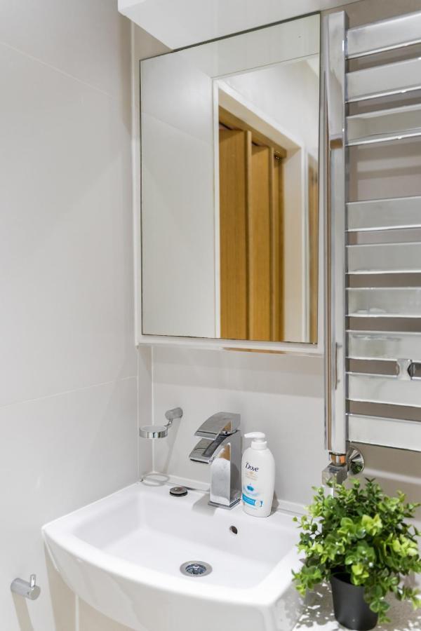 Chic 3 Bed Apartment Near London Bridge With Balcony Екстер'єр фото